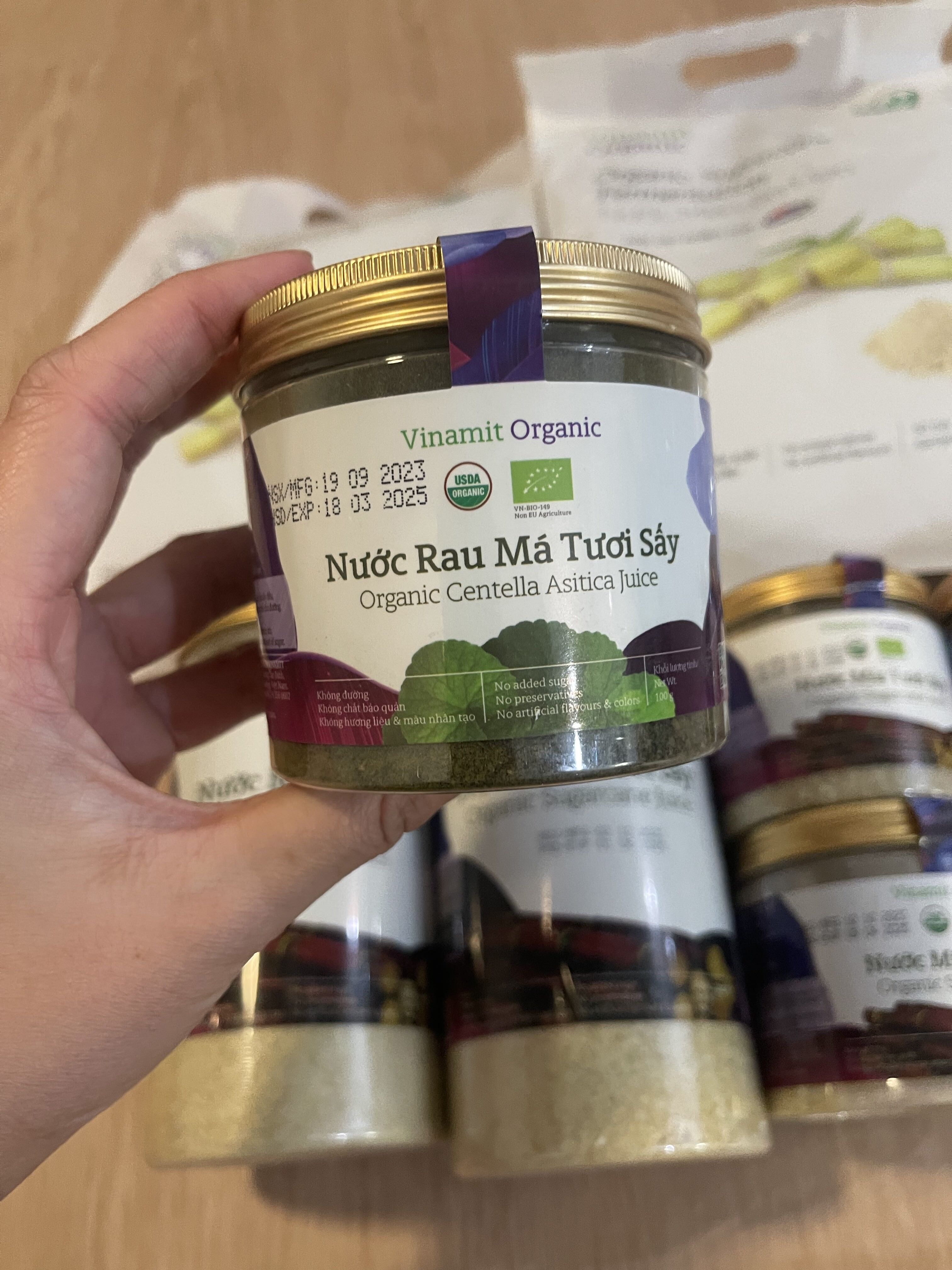 Vinamit nước rau má tươi sấy lon 100g 1